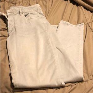 Light gray high waisted American Eagle jeggings